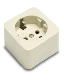 Base 2301 ttl superficie porcelana 55x55 16a-250v de famatel caja de 20 unidades