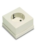 Base 5023b ttl superficie 65x65 blanco 16a-250v de famatel caja de 10 unidades